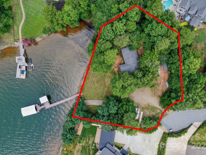 136 Buttercup Drive, Mooresville, NC 28117.  MLS# CAR4284193, YatesRealty ID 31853. Look at the amount of water frontage
