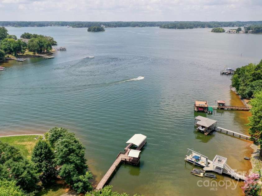136 Buttercup Drive, Mooresville, NC 28117.  MLS# CAR4284193, YatesRealty ID 31853. Welcome to 136 Buttercup, Mooresville, NC wit long range views