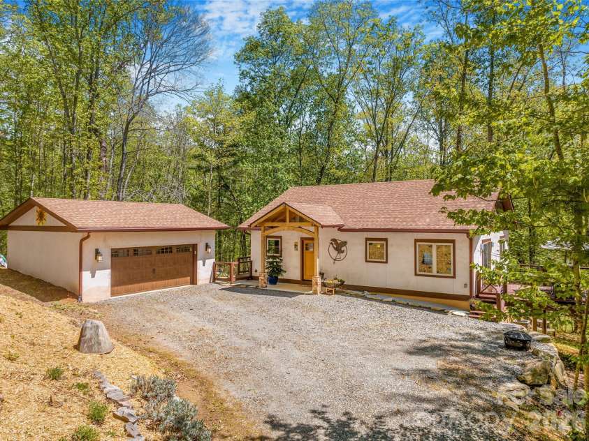 446 Amanda Drive, Mars Hill, NC 28754.  MLS# CAR4368422, YatesRealty ID 31853. 