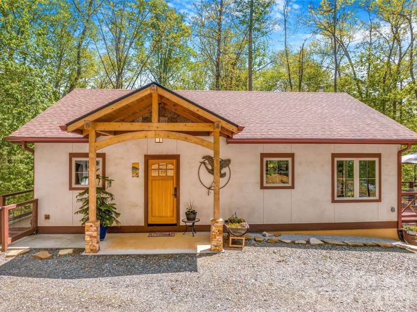 446 Amanda Drive, Mars Hill, NC 28754.  MLS# CAR4368422, YatesRealty ID 31853. 