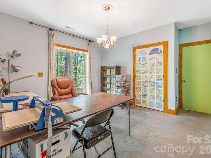 446 Amanda Drive, Mars Hill, NC 28754.  MLS# CAR4368422, YatesRealty ID 31853. Art studio