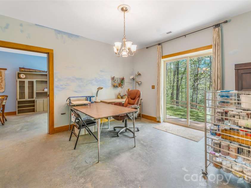 446 Amanda Drive, Mars Hill, NC 28754.  MLS# CAR4368422, YatesRealty ID 31853. Art Studio