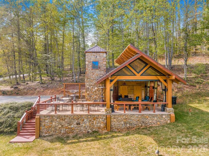 446 Amanda Drive, Mars Hill, NC 28754.  MLS# CAR4368422, YatesRealty ID 31853. Community Pavilion