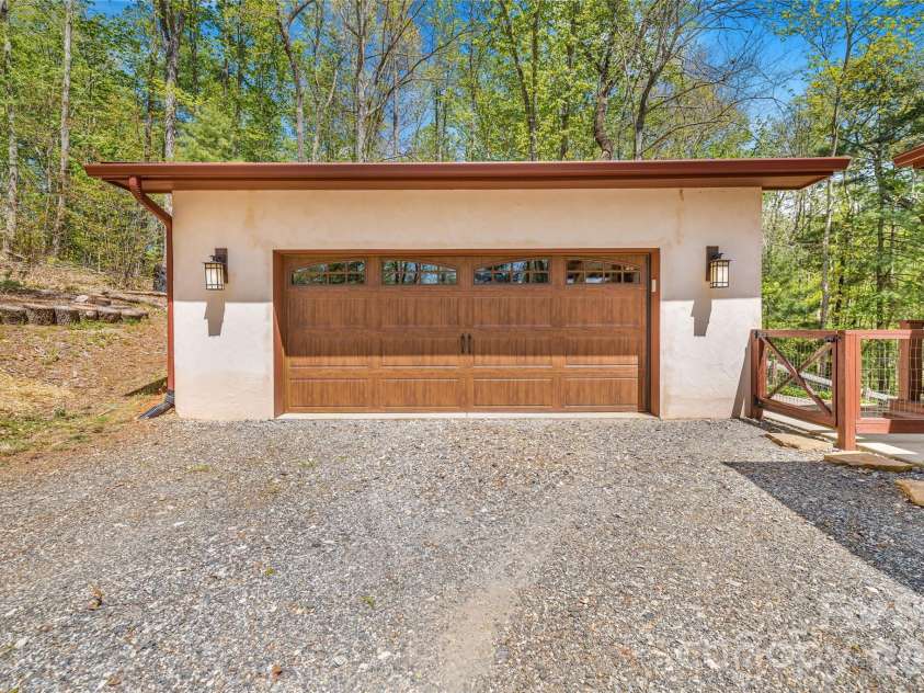 446 Amanda Drive, Mars Hill, NC 28754.  MLS# CAR4368422, YatesRealty ID 31853. Detached 2 car garage
