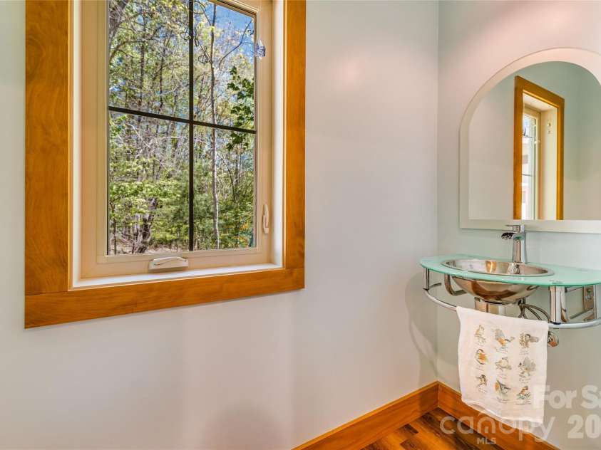 446 Amanda Drive, Mars Hill, NC 28754.  MLS# CAR4368422, YatesRealty ID 31853. Half Bath / Powder Room