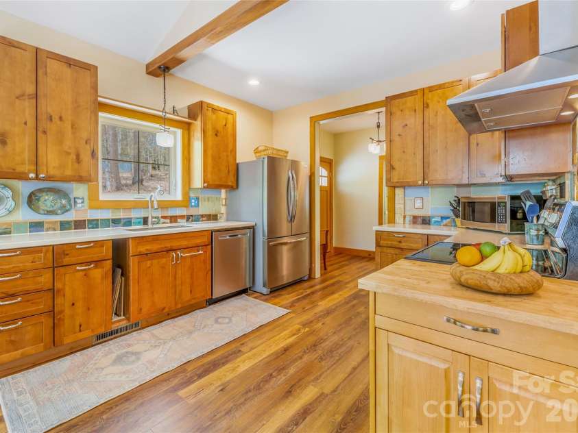 446 Amanda Drive, Mars Hill, NC 28754.  MLS# CAR4368422, YatesRealty ID 31853. Kitchen