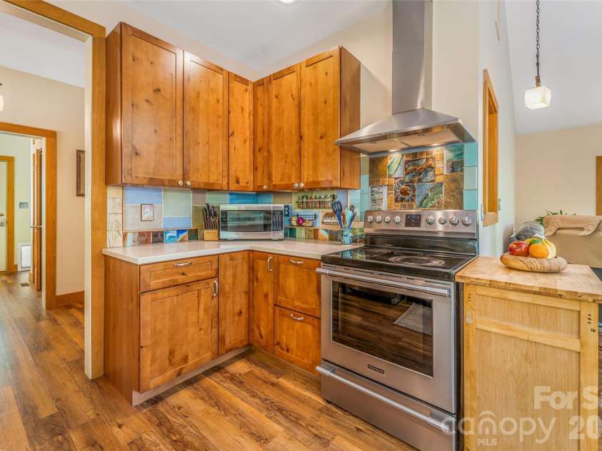 446 Amanda Drive, Mars Hill, NC 28754.  MLS# CAR4368422, YatesRealty ID 31853. Kitchen