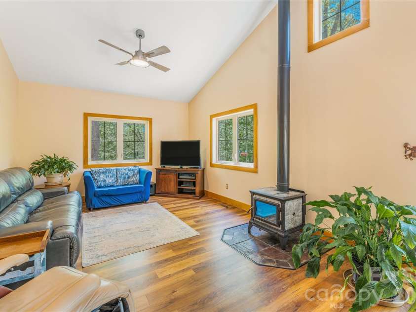 446 Amanda Drive, Mars Hill, NC 28754.  MLS# CAR4368422, YatesRealty ID 31853. Living Room