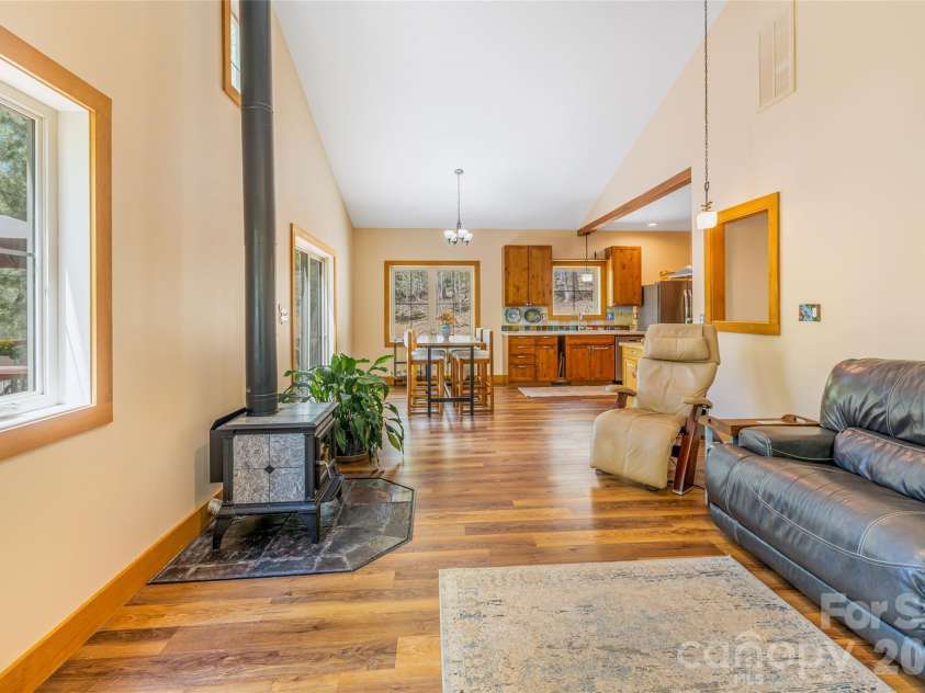 446 Amanda Drive, Mars Hill, NC 28754.  MLS# CAR4368422, YatesRealty ID 31853. Living Room