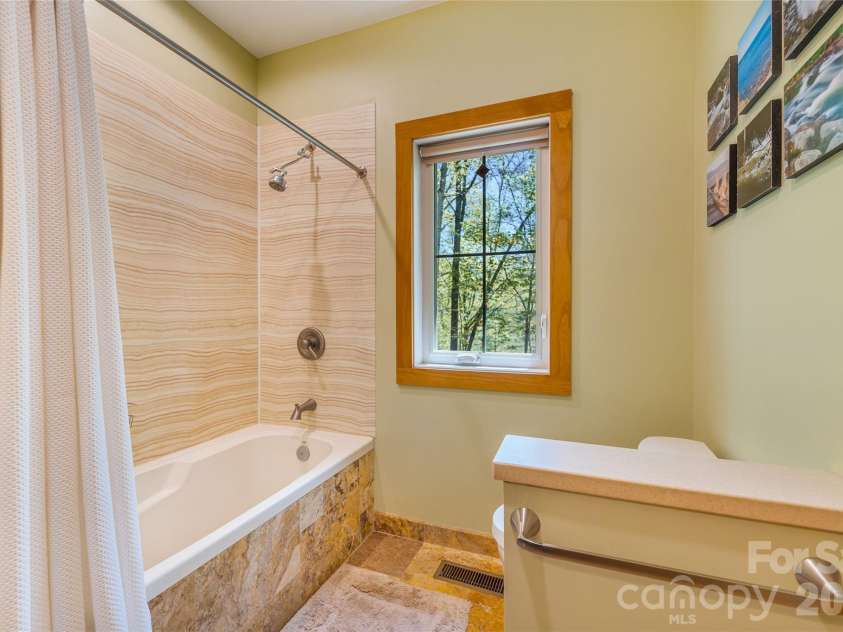 446 Amanda Drive, Mars Hill, NC 28754.  MLS# CAR4368422, YatesRealty ID 31853. Primary Bath
