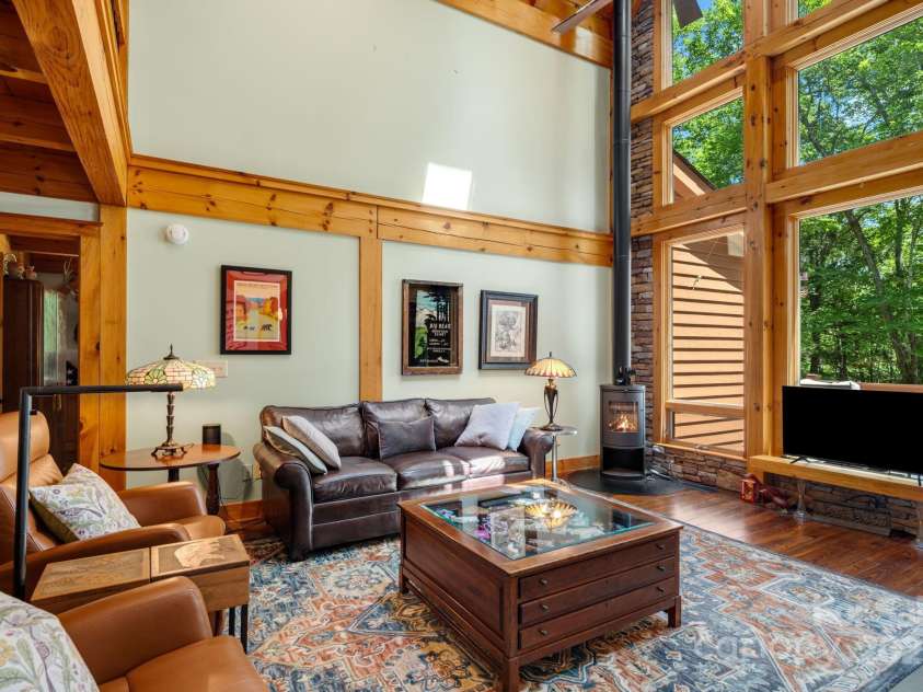 492 Henry Mountain Road, Brevard, NC 28712.  MLS# CAR4278583, YatesRealty ID 31855. 