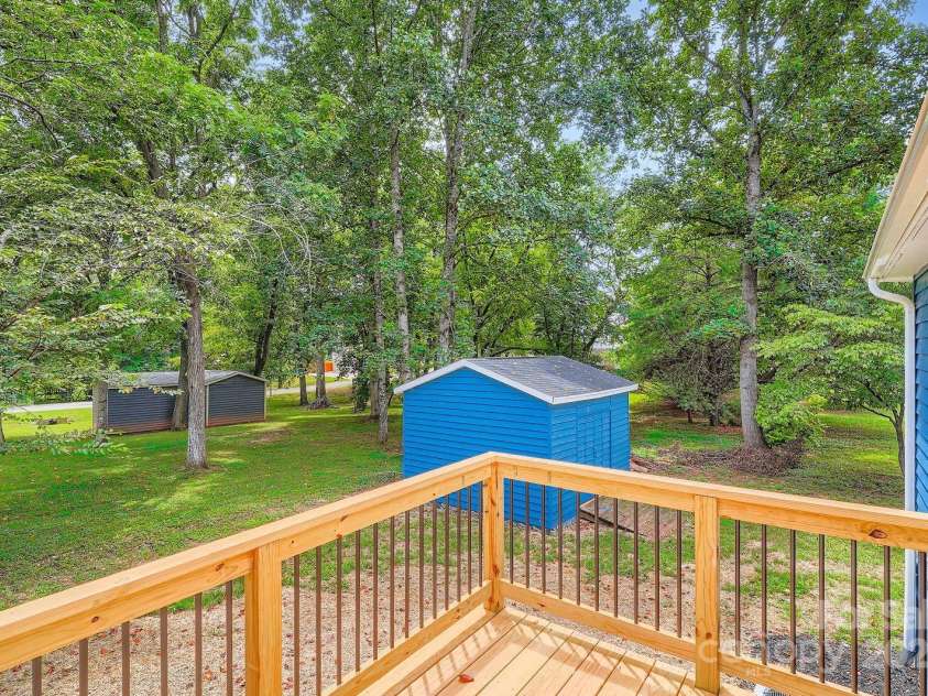 1276 Hidden Creek Circle, Hickory, NC 28602.  MLS# CAR4286652, YatesRealty ID 31856. Back Porch