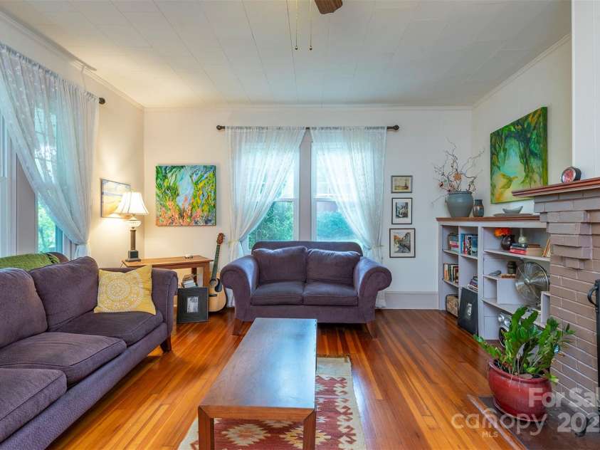 20 Vandalia Avenue, Asheville, NC 28806.  MLS# CAR4290211, YatesRealty ID 31857. 