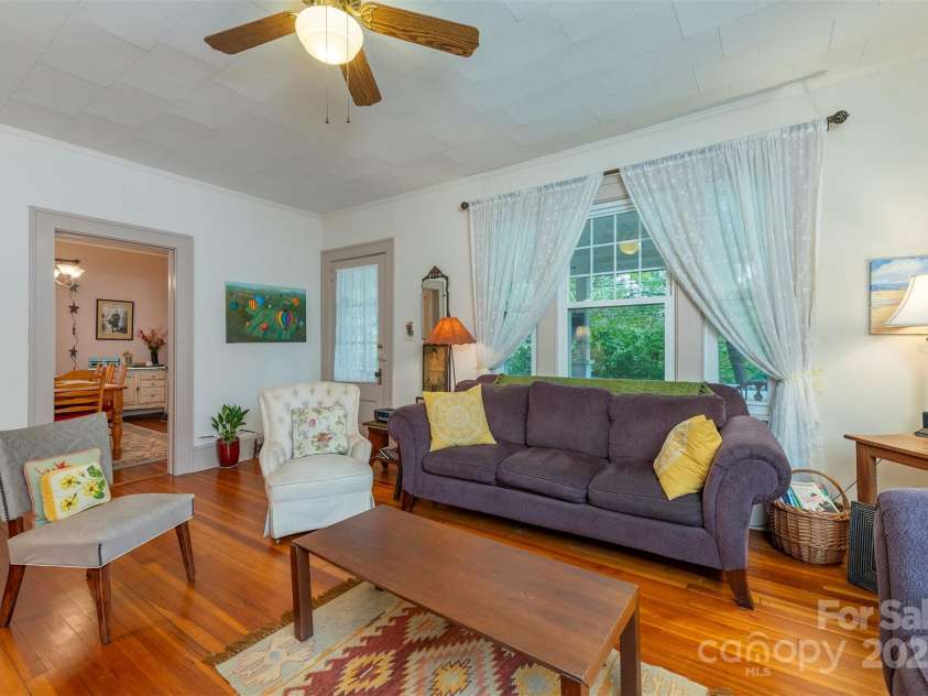 20 Vandalia Avenue, Asheville, NC 28806.  MLS# CAR4290211, YatesRealty ID 31857. 