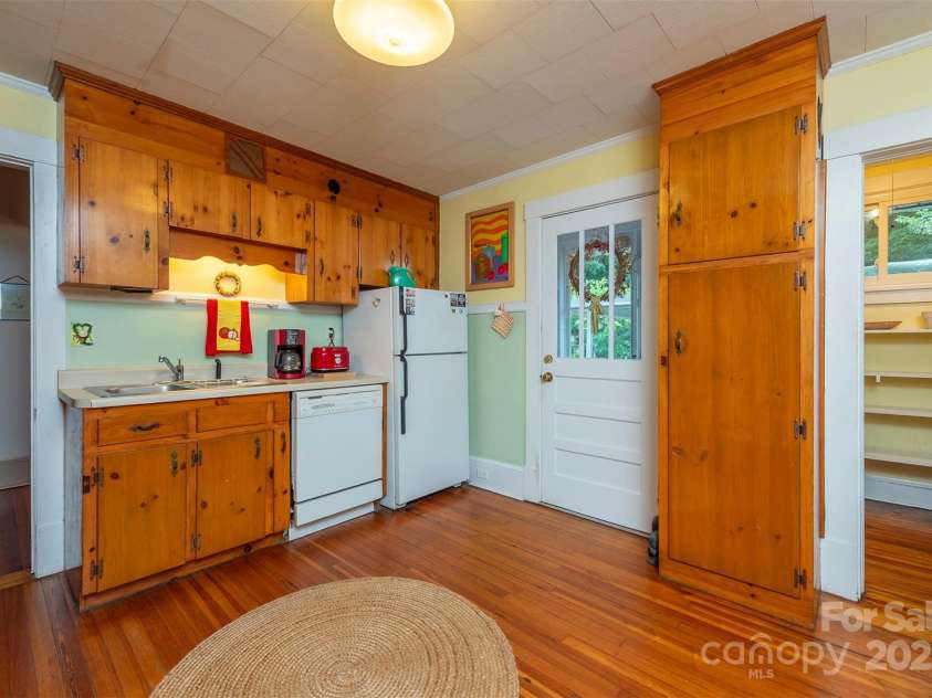 20 Vandalia Avenue, Asheville, NC 28806.  MLS# CAR4290211, YatesRealty ID 31857. 