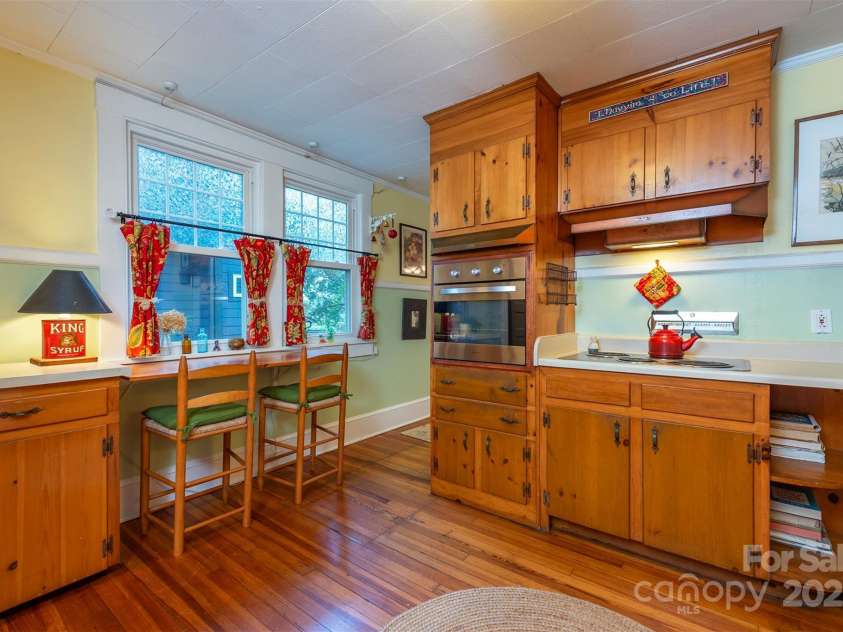 20 Vandalia Avenue, Asheville, NC 28806.  MLS# CAR4290211, YatesRealty ID 31857. 