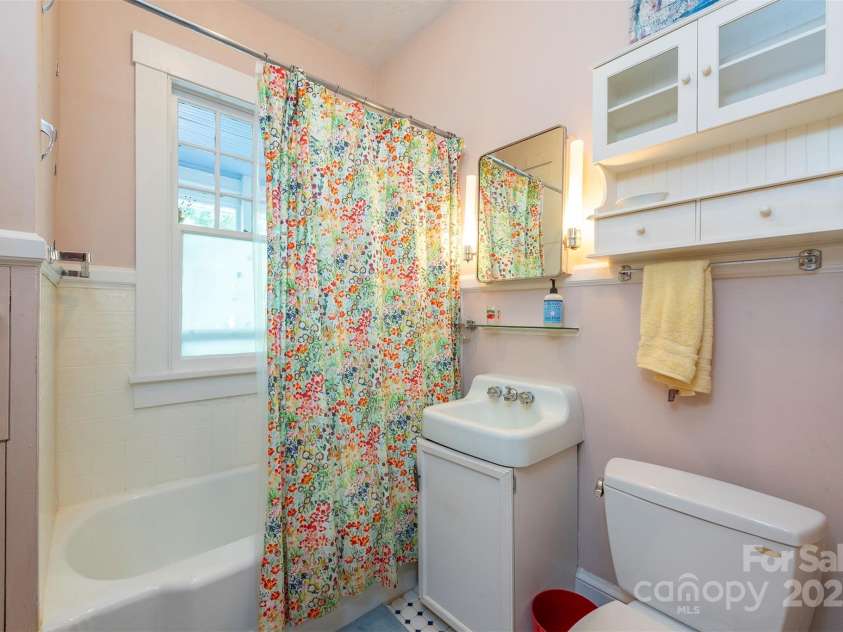 20 Vandalia Avenue, Asheville, NC 28806.  MLS# CAR4290211, YatesRealty ID 31857. Downstairs bath