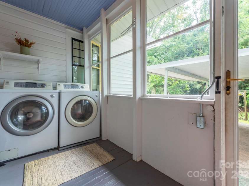 20 Vandalia Avenue, Asheville, NC 28806.  MLS# CAR4290211, YatesRealty ID 31857. Enclosed porch with washer and dryer (off of the kitchen)