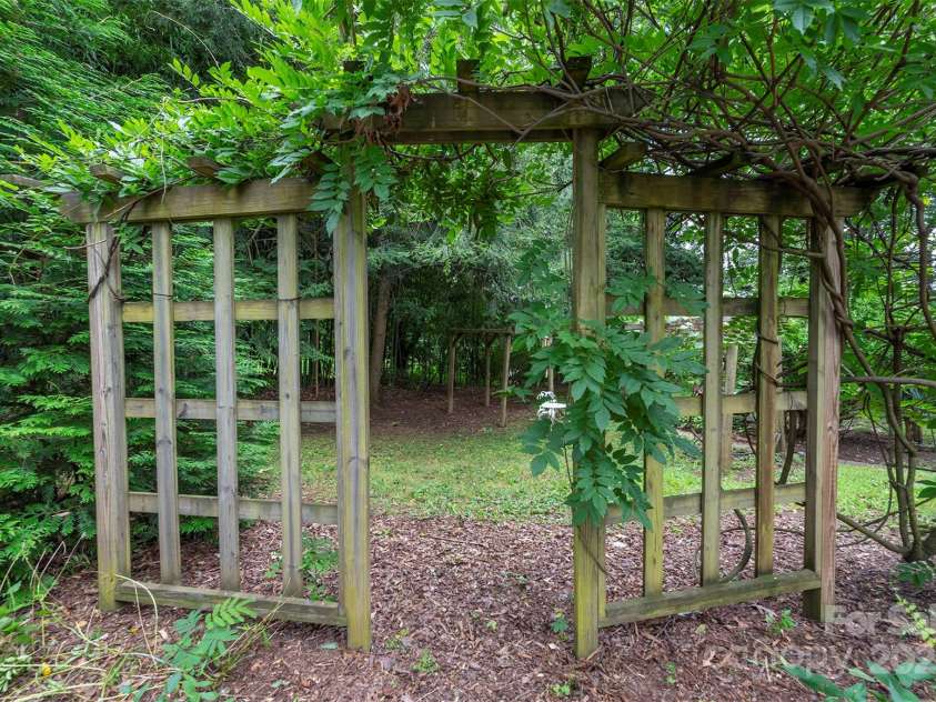 20 Vandalia Avenue, Asheville, NC 28806.  MLS# CAR4290211, YatesRealty ID 31857. Great Backyard for garden space.