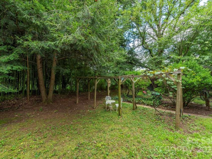 20 Vandalia Avenue, Asheville, NC 28806.  MLS# CAR4290211, YatesRealty ID 31857. Plenty of space for your vision.