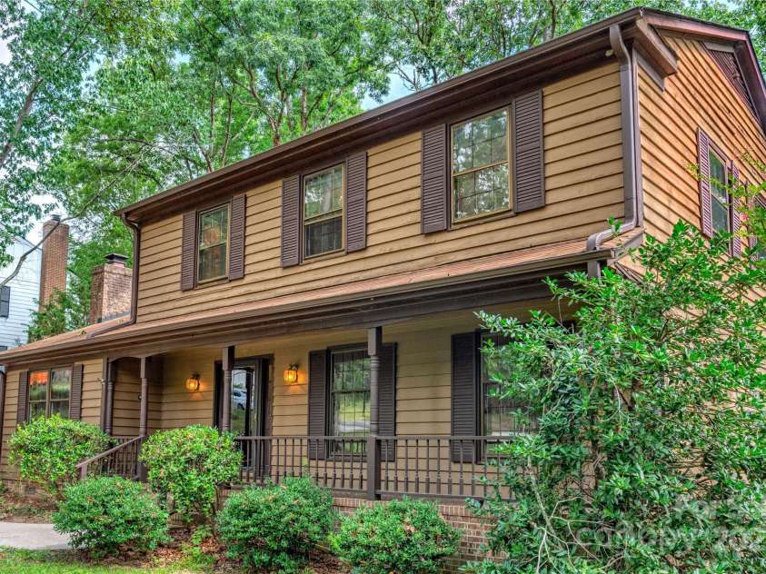2011 Barden Road, Charlotte, NC 28226.  MLS# CAR4278483, YatesRealty ID 31858. 