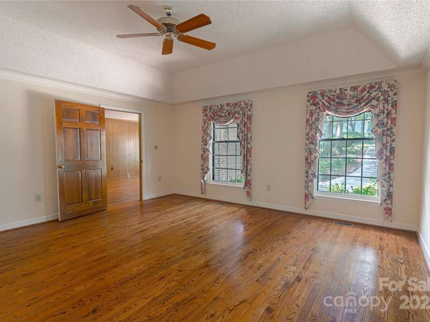 2011 Barden Road, Charlotte, NC 28226.  MLS# CAR4278483, YatesRealty ID 31858. 