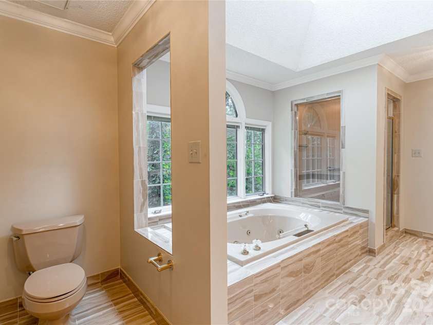 2011 Barden Road, Charlotte, NC 28226.  MLS# CAR4278483, YatesRealty ID 31858. 