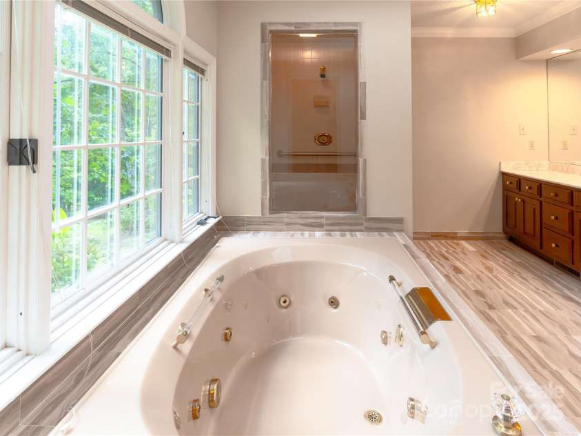 2011 Barden Road, Charlotte, NC 28226.  MLS# CAR4278483, YatesRealty ID 31858. 