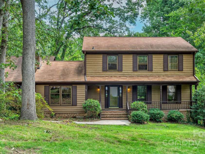2011 Barden Road, Charlotte, NC 28226.  MLS# CAR4278483, YatesRealty ID 31858. .91 acre wooded lot