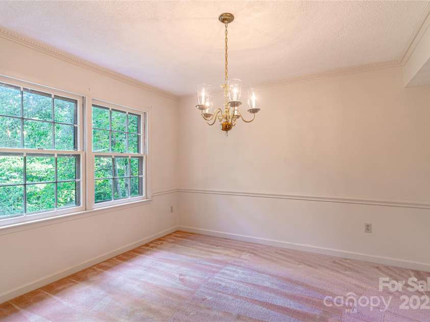 2011 Barden Road, Charlotte, NC 28226.  MLS# CAR4278483, YatesRealty ID 31858. Dining room.