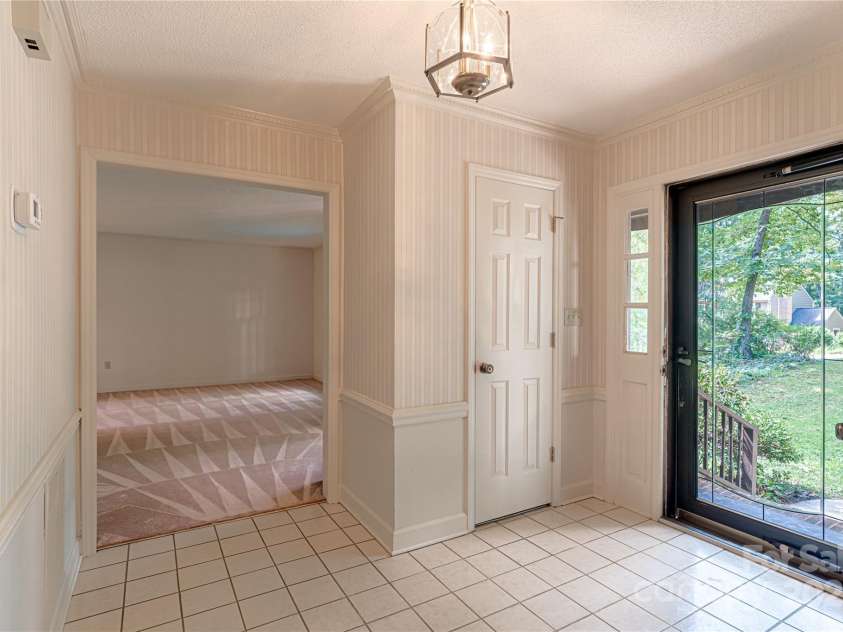 2011 Barden Road, Charlotte, NC 28226.  MLS# CAR4278483, YatesRealty ID 31858. Foyer with view into living room.