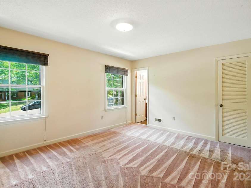 2011 Barden Road, Charlotte, NC 28226.  MLS# CAR4278483, YatesRealty ID 31858. Large bedroom 5 upstairs with en-suite bath.