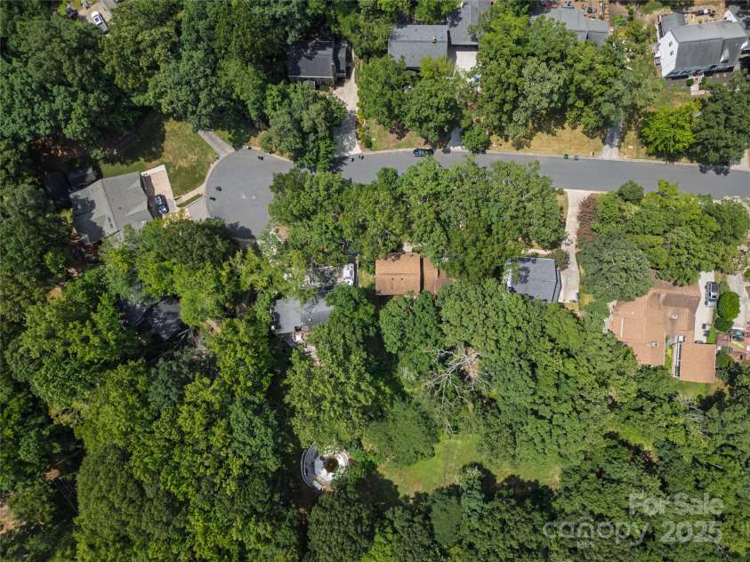 2011 Barden Road, Charlotte, NC 28226.  MLS# CAR4278483, YatesRealty ID 31858. Quiet cul-de-sac street.