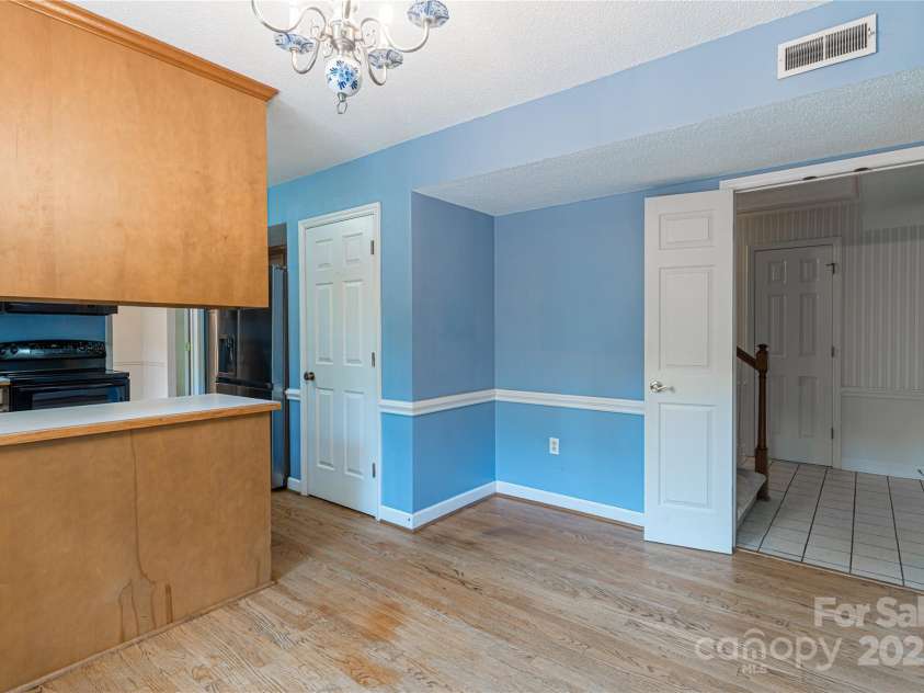 2011 Barden Road, Charlotte, NC 28226.  MLS# CAR4278483, YatesRealty ID 31858. View to foyer.