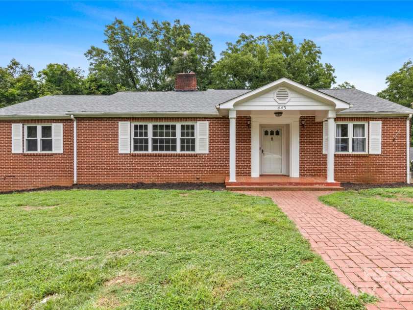 443 Main Street, Elkin, NC 28621.  MLS# CAR4290173, YatesRealty ID 31859. 