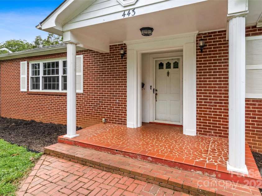 443 Main Street, Elkin, NC 28621.  MLS# CAR4290173, YatesRealty ID 31859. 