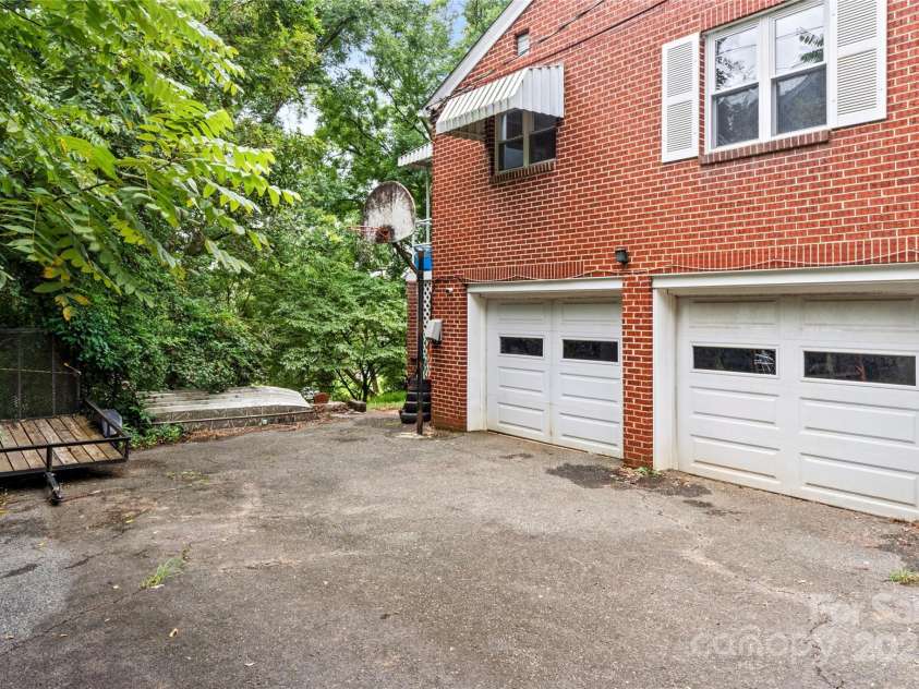 443 Main Street, Elkin, NC 28621.  MLS# CAR4290173, YatesRealty ID 31859. 