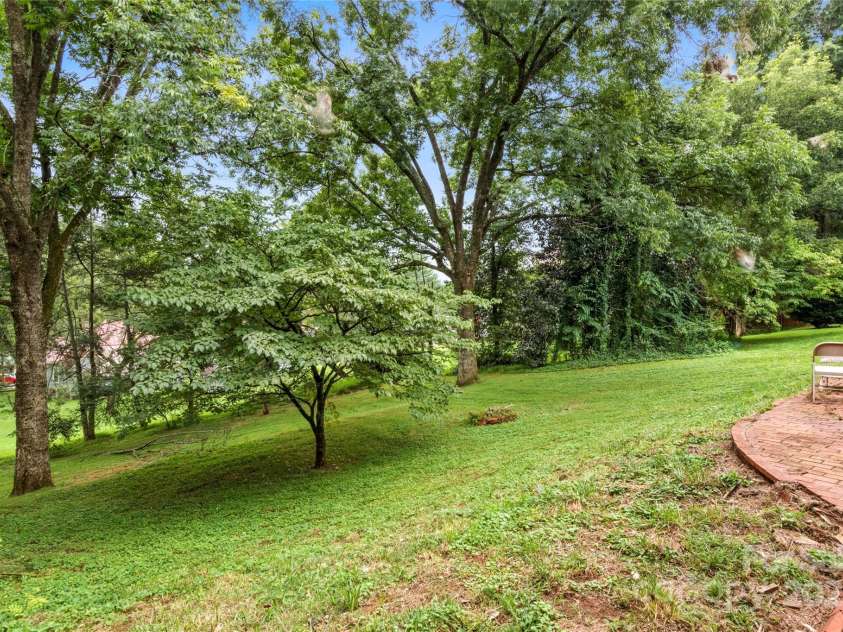 443 Main Street, Elkin, NC 28621.  MLS# CAR4290173, YatesRealty ID 31859. 