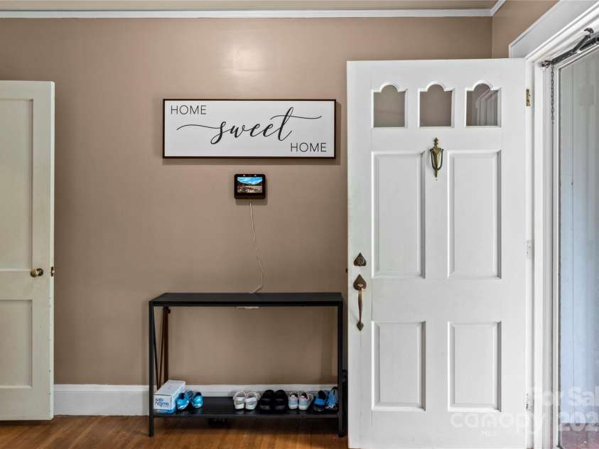 443 Main Street, Elkin, NC 28621.  MLS# CAR4290173, YatesRealty ID 31859. 