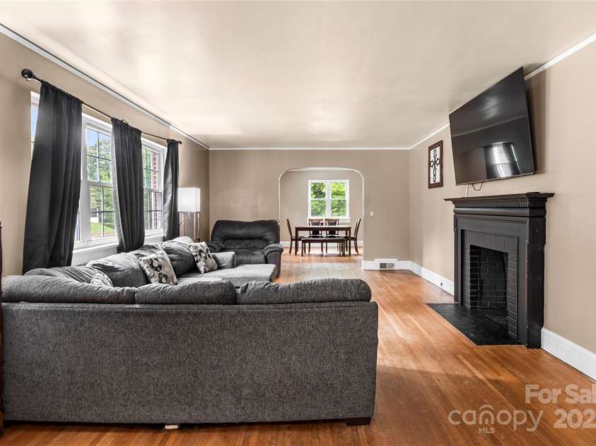 443 Main Street, Elkin, NC 28621.  MLS# CAR4290173, YatesRealty ID 31859. 