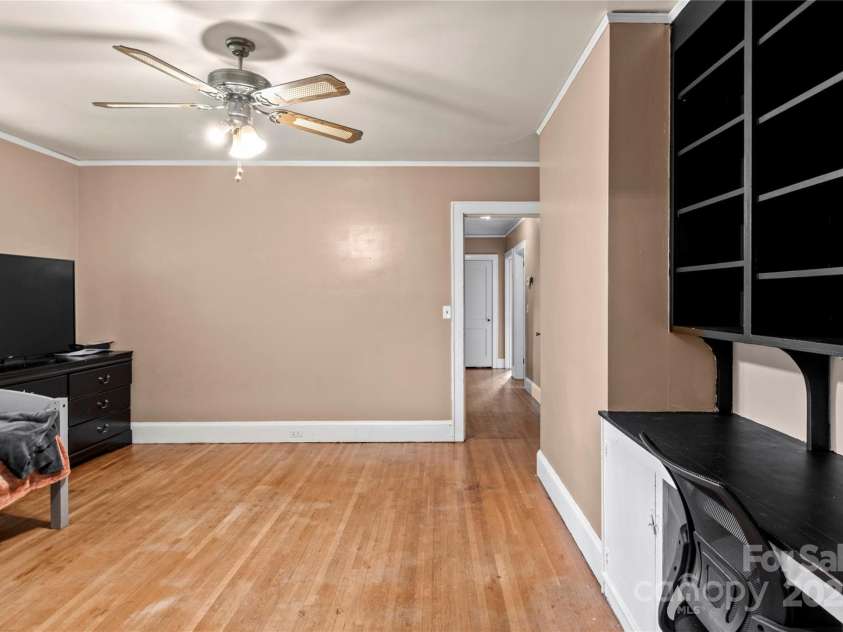 443 Main Street, Elkin, NC 28621.  MLS# CAR4290173, YatesRealty ID 31859. 