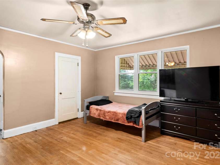 443 Main Street, Elkin, NC 28621.  MLS# CAR4290173, YatesRealty ID 31859. 