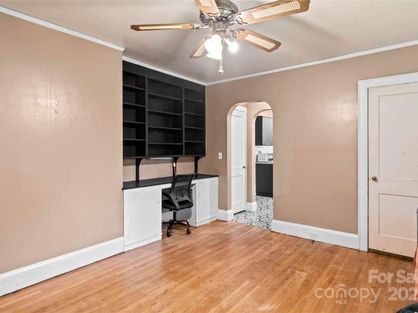 443 Main Street, Elkin, NC 28621.  MLS# CAR4290173, YatesRealty ID 31859. 