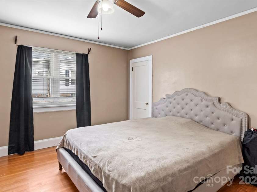 443 Main Street, Elkin, NC 28621.  MLS# CAR4290173, YatesRealty ID 31859. 