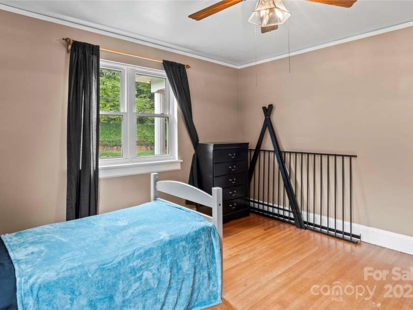 443 Main Street, Elkin, NC 28621.  MLS# CAR4290173, YatesRealty ID 31859. 