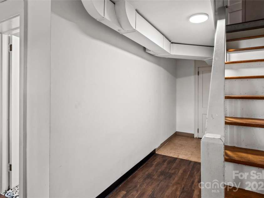 443 Main Street, Elkin, NC 28621.  MLS# CAR4290173, YatesRealty ID 31859. 