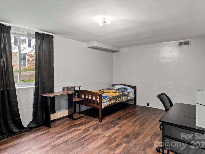 443 Main Street, Elkin, NC 28621.  MLS# CAR4290173, YatesRealty ID 31859. 