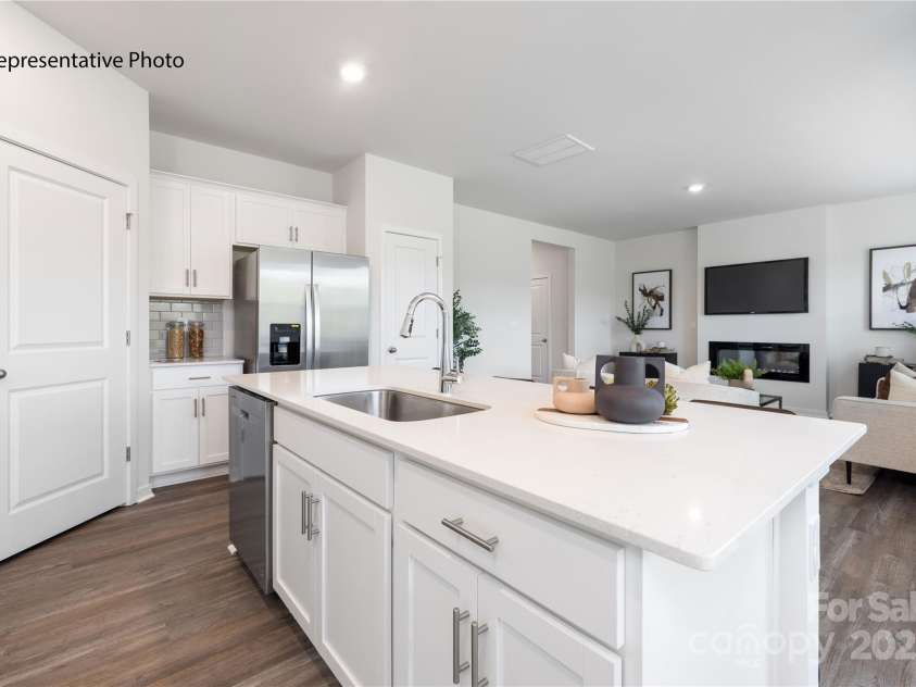 1414 Mammoth Road, Hickory, NC 28602.  MLS# CAR4331806, YatesRealty ID 3186. 