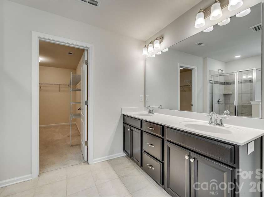 910 Ashton Oak Court, Fort Mill, SC 29715.  MLS# CAR4379778, YatesRealty ID 31860. 