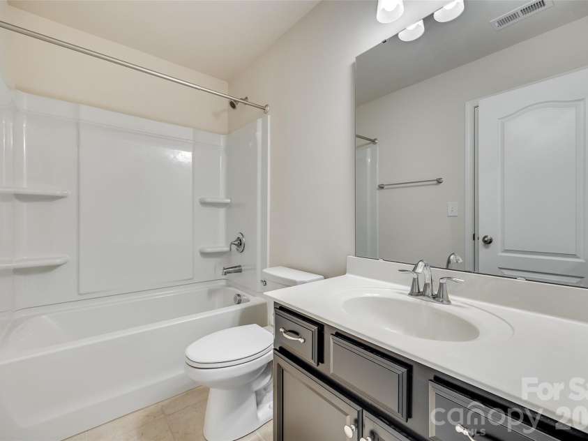 910 Ashton Oak Court, Fort Mill, SC 29715.  MLS# CAR4379778, YatesRealty ID 31860. 